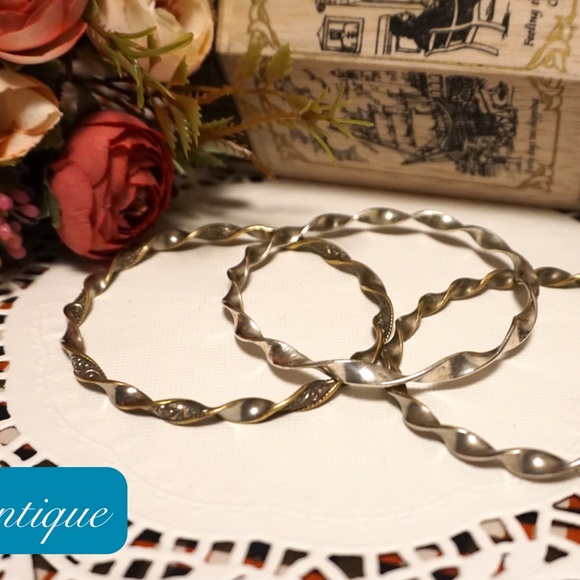 ⚪ VINTAGE 3 Silver Bangle (Wrist / Arm) with Wave & Engraving Designs 🖐️ - Picture 3 of 4